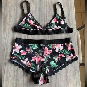 Black floral set